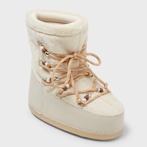 Universal Thread Cream Winter Zenita Boots